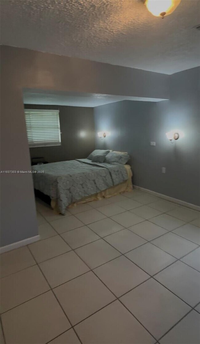 Foto del edificio - 17121 NW 44th Ave