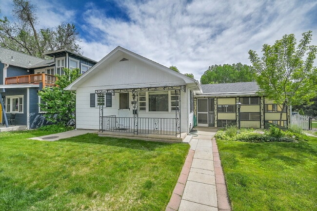 Building Photo - $3,500- Location! 2 Bed 2.5 Bath 2 Non-Con...