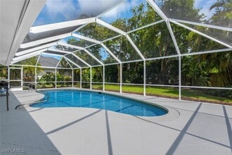 Building Photo - 740 Park Shore Dr