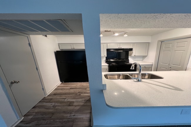 Foto del edificio - 9940 Forest Ln