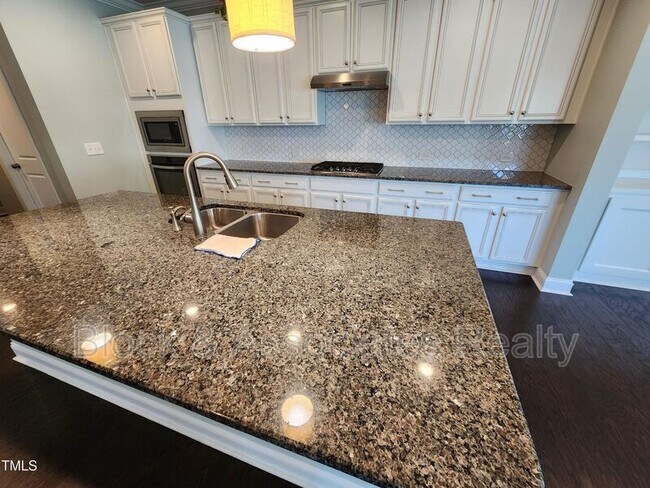 Building Photo - 712 Chelsea Grove Dr