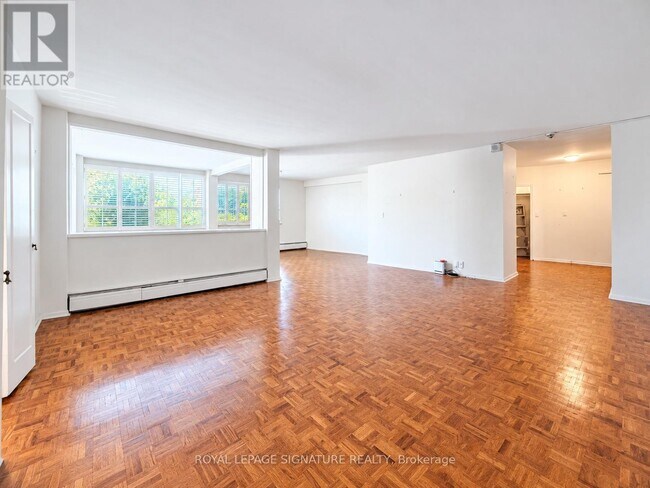 Building Photo - 9 Deer Park Crescent