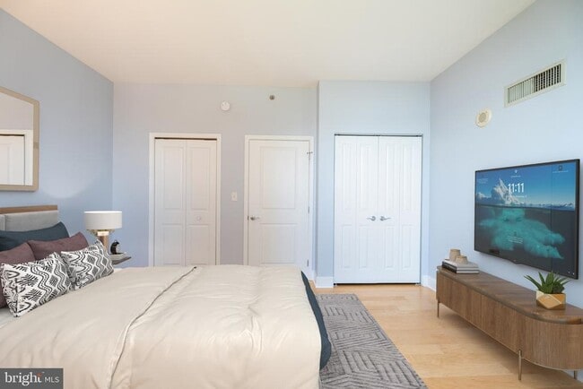 Building Photo - 901 N Penn St