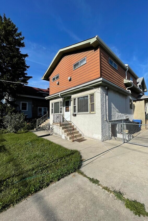 Building Photo - 2606 N Nordica Ave