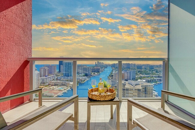 Foto del edificio - 2602 E Hallandale Beach Blvd