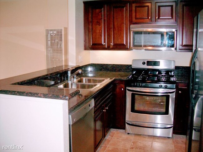 Building Photo - 1 br, 1 bath Condo - 3969 Nobel Dr 273 Uni...