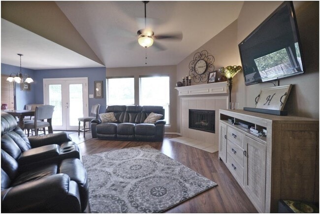 Building Photo - 2121 Winding Springs Dr