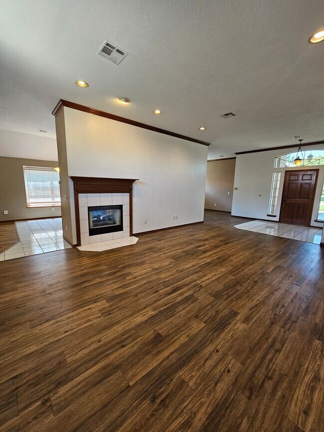 Building Photo - (3) Bed/(2) Bath in West Norman's Castlero...