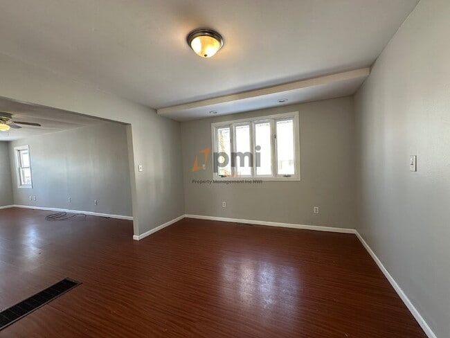 Foto del edificio - 13340 Fir St