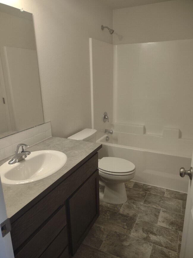 Building Photo - 51567 Stillwell St