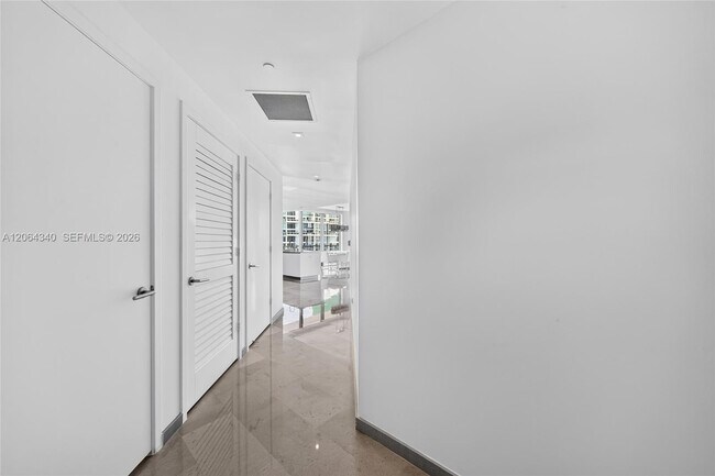 Foto del edificio - 68 SE 6th St