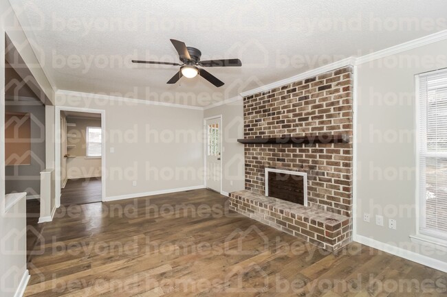 Building Photo - Newly renovated 5 bedroom home with 2,673 ...