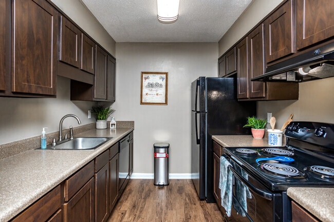 2HAB, 1.5BA - 929 ft² - Fieldcrest