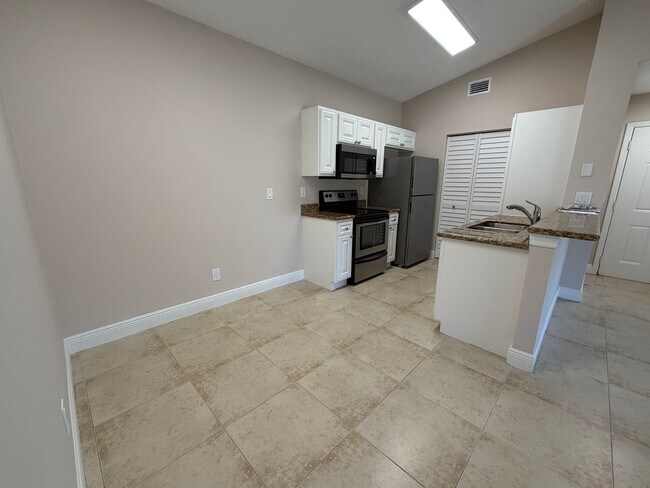 Building Photo - ANNUAL RENTAL - 1 BED / 1 BATH AT OASIS