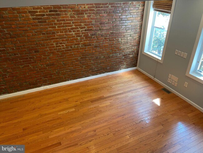 Building Photo - 1205 Trinidad Ave NE