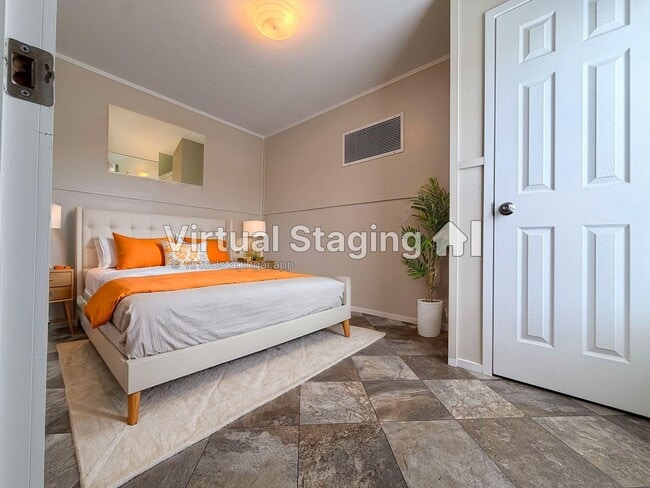 Building Photo - 709 N Collins Fwy