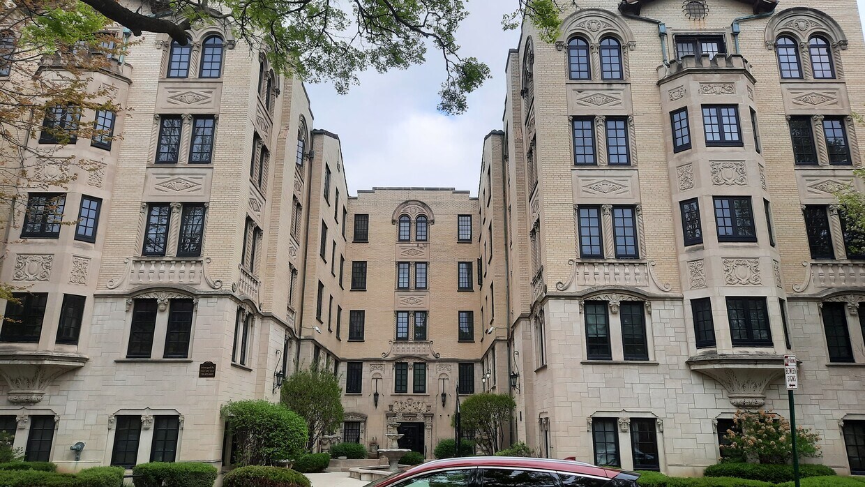 347 22nd Ave, Bellwood, IL 60104 Condo for Rent in Bellwood, IL