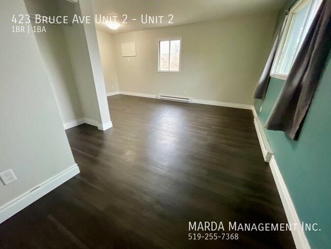 Building Photo - SPACIOUS & UPDATED 1 BED/1BATH APARTMENT! ...