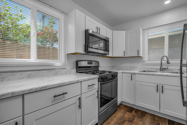 Kitchen - 905 Manhattan Beach Blvd