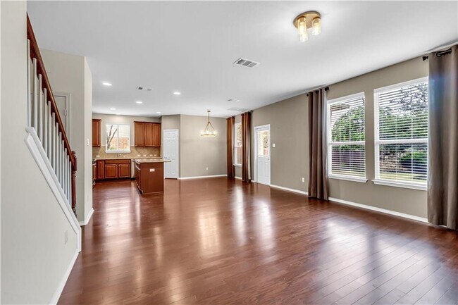 Building Photo - 504 Hoot Owl Ln S