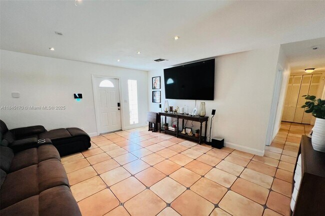Foto del edificio - 8040 SW 196th St