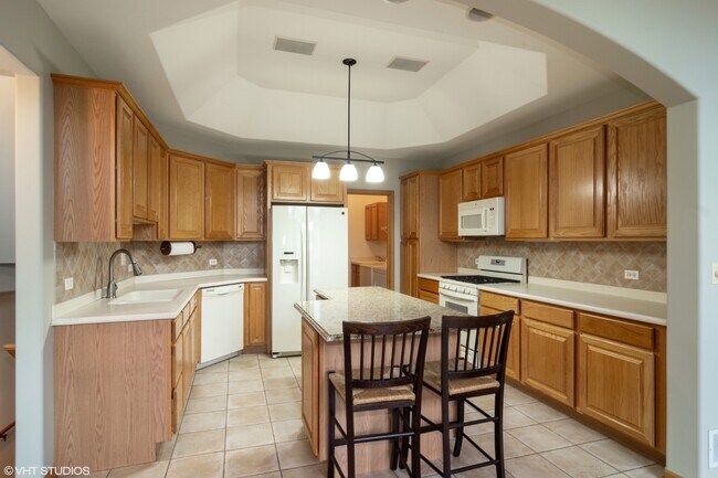 Building Photo - 922 W Chesterfield Ct