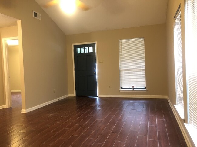 Building Photo - 6813 Maury Dr