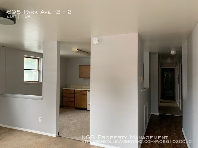 Primary Photo - 695 Park Ave