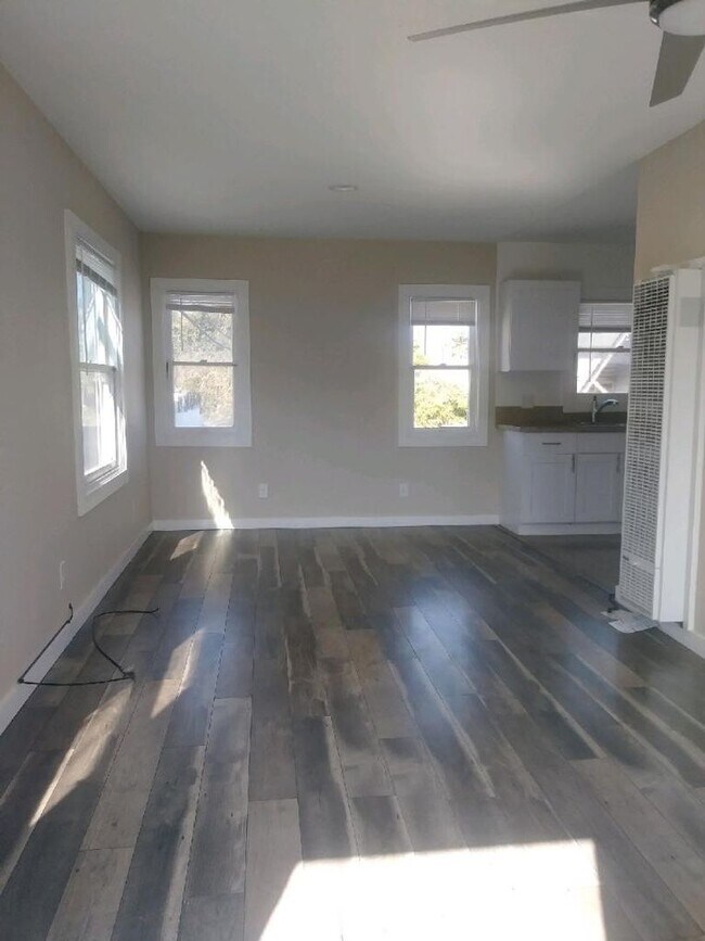 Foto del edificio - 219 W 7th St