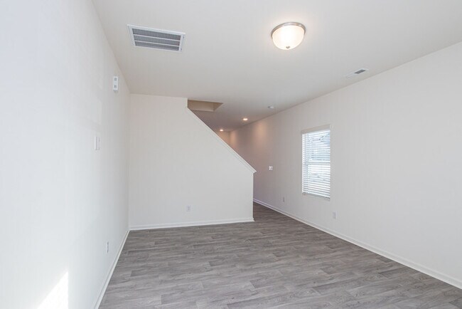 Building Photo - BEAUTIFUL 3BD/2.5BTH Townhome - Belmont -A...