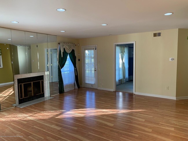 Building Photo - 143 Tanglewood Pl