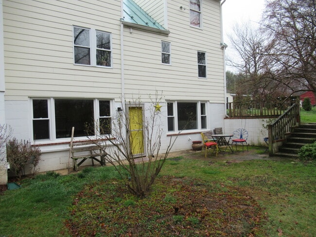 Your private entrance - 6627 Cherry Hill Rd