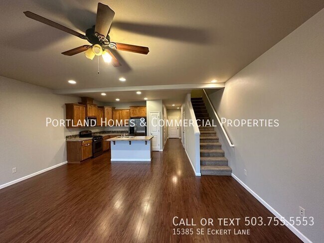 Building Photo - Sunny and Bright Damascus Townhome with Be...