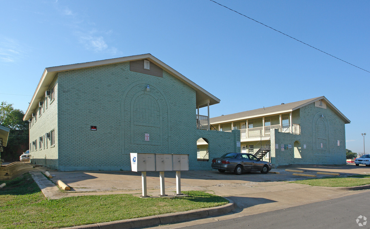 Primary Photo - 5500-5504 Beaty St