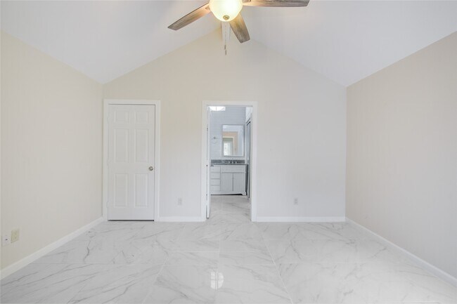 Foto del edificio - 4427 Waterfall Way