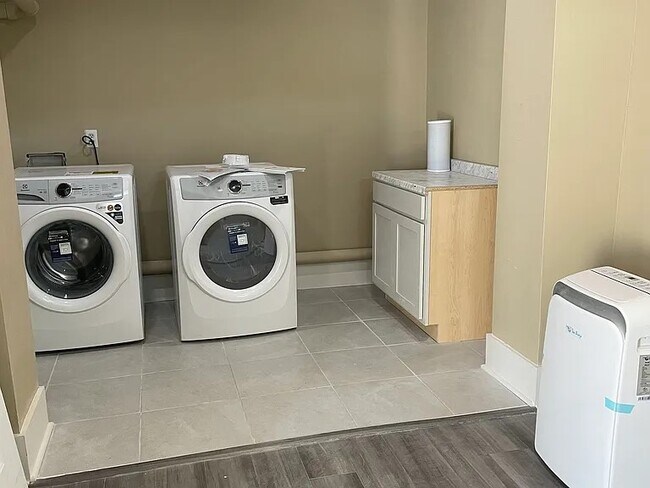 Foto del edificio - 8 Hagood Ave