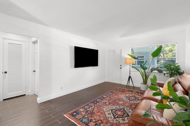 Foto del edificio - 1900 NE 8th Ct