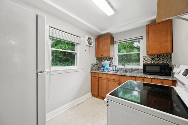 Foto del edificio - 4504 Guilford Rd