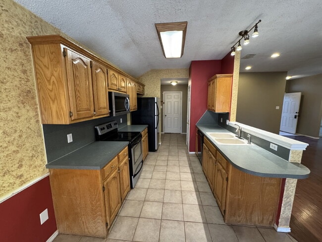 Building Photo - House Located On Cul-De-Sac & One Block Fr...