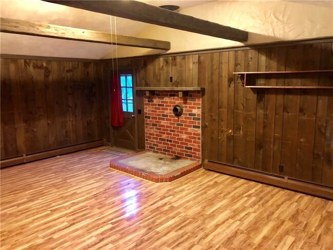 Building Photo - 33 Shannock Hill Rd