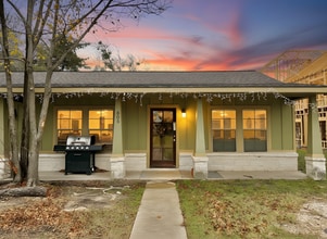 Building Photo - 605 Highlands St