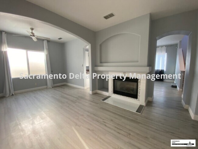 Foto del edificio - 5904 Snow Leopard Cir