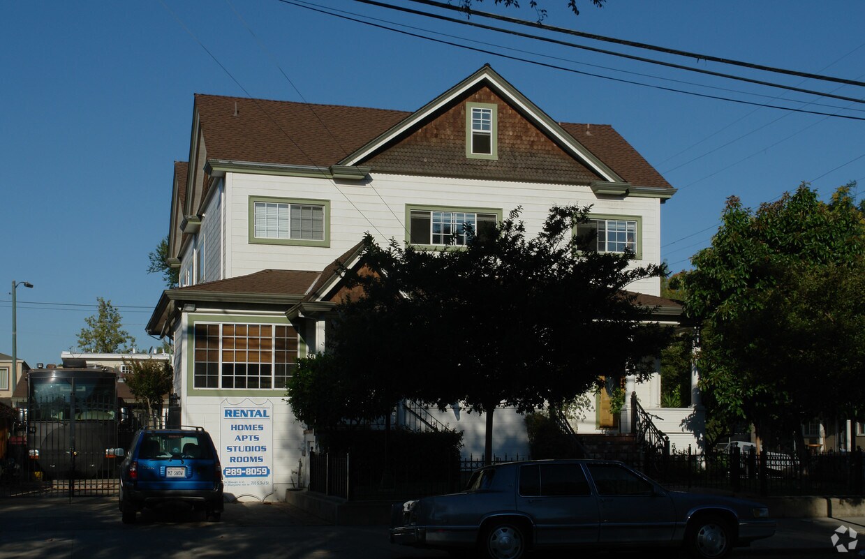 Building Photo - 703 S 3rd St