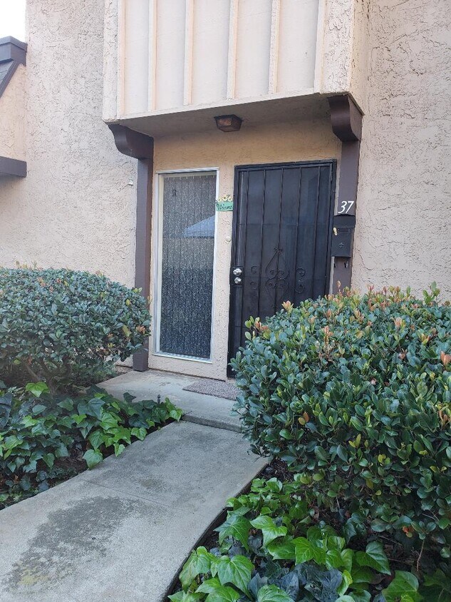 Foto principal - 2121 E Grand Ave