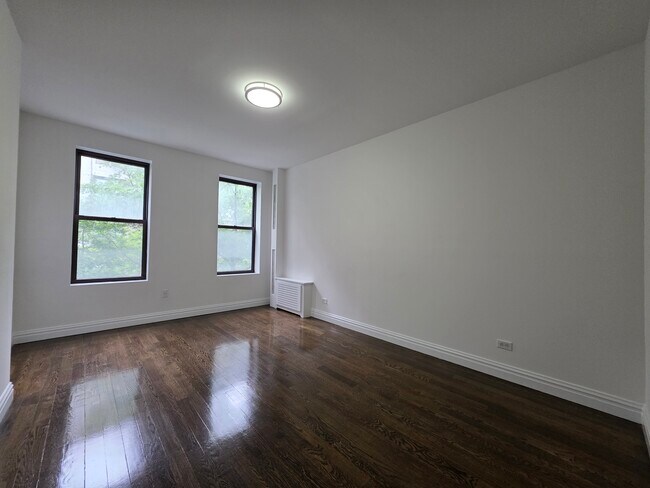 Photo - 216 E 89th St Apartment