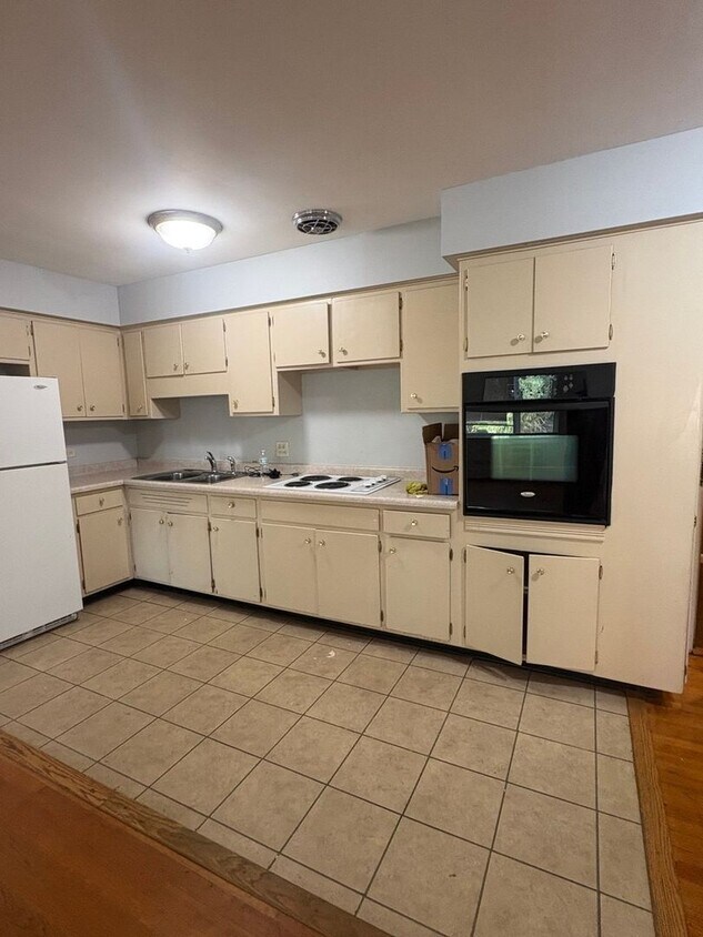 Foto del edificio - 345 N Laverne Ave