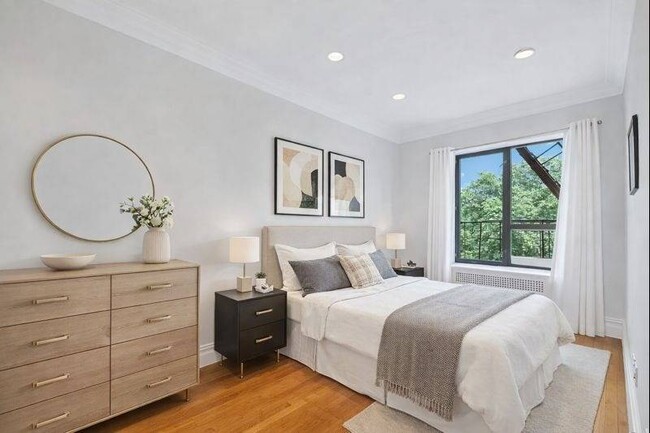 Building Photo - 420 Central Prk W