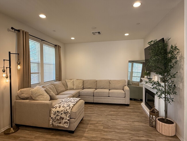 Cozy fireplace and stylish living area - 5020 Verdugo Way
