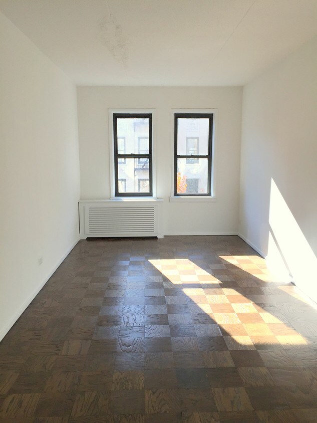 Foto principal - 235 W 22nd St