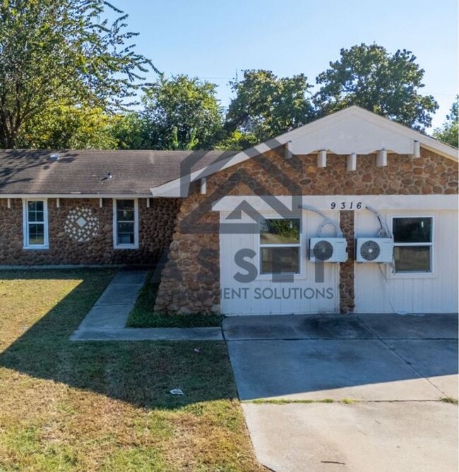 Building Photo - 9316 NE Stardust Ln